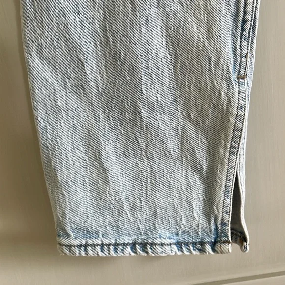 EUC 70’s High Slim Straight Levi’s jeans in a light blue wash. - Picture 5 of 16